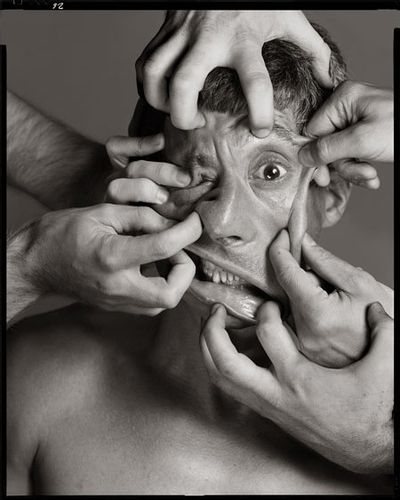 screenshot-4-maurizio-Cattelan-par-richard-avedon.jpg