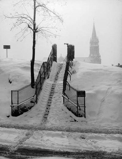 Rene_Jacques-Rue-des-Couronnes--Paris-hiver-1945-1946.jpg