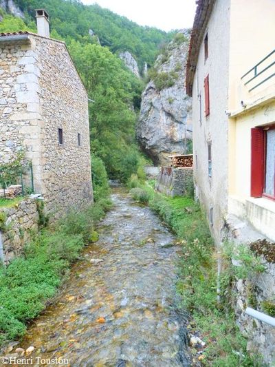 Niort de Sault 0106 le rebenty au bas du village