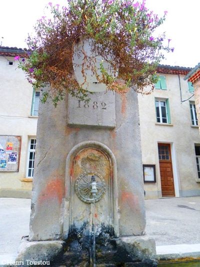 Niort de Sault 099 fontaine
