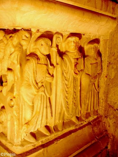 Saint Hilaire abbaye 34 Sarcophage Saint-Sernin coté droit