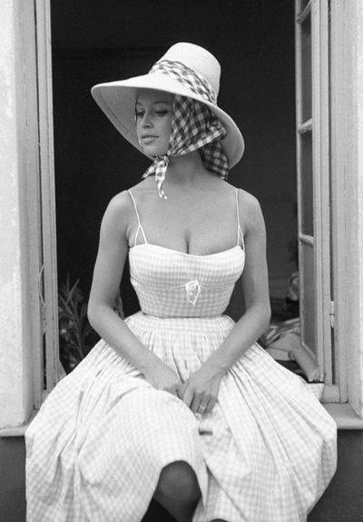 Brigitte-Bardot-par-Jean-Barthet--Blog-Bagnaud-.jpg