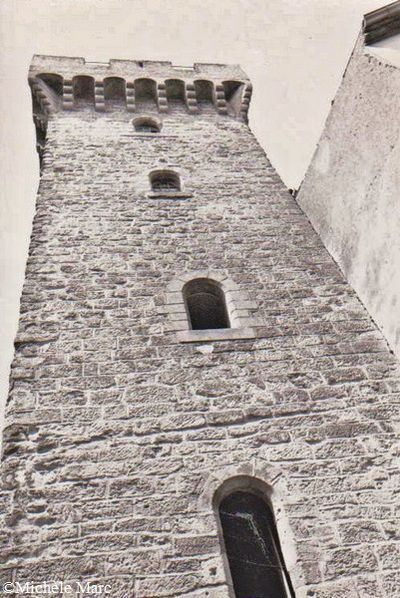 La Pomarède ancien 020 tour coté cour vers 1980