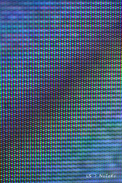 Macro sur l'agencement des spots de phosphores d'un tube cathodique (nos veilles TV) en couleur RVB Texture2009 (33) Grille Cathodique