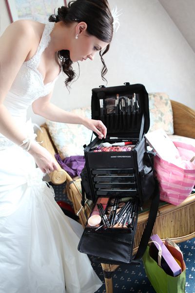 2-bride-getting-ready.jpg
