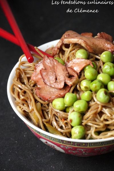 nouilles-sautees-porc-laque-petits-pois2.jpg