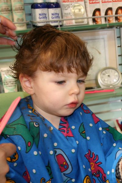 Alexis chez le coiffeur - 28 Fevrier 2010 - 01