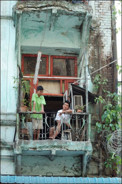 fenetres-sur-Yangoon-3166_ShiftN.jpg