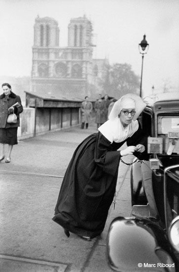 Paris, 1953. Une soeur de Saint-Vincent de Paul