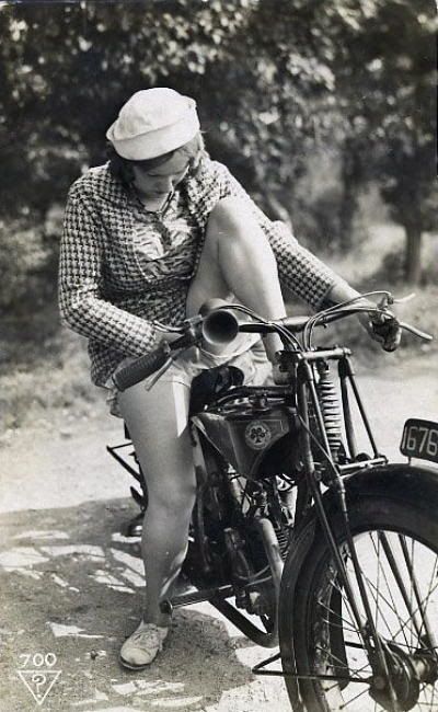 Automoto pin up