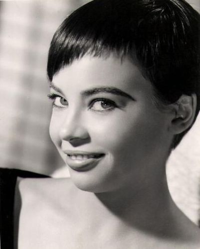 LESLIE CARON-01