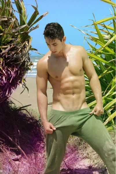 Rafael-Martins-Just-Bananas-Summer2012-Burbujas-De-Deseo-03.jpg