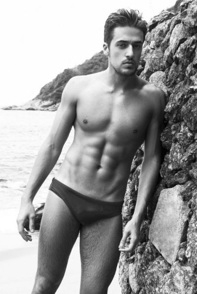 Guilherme-Caio-Hot-Brazilian-Model-Burbujas-De-Deseo-04-529.jpg