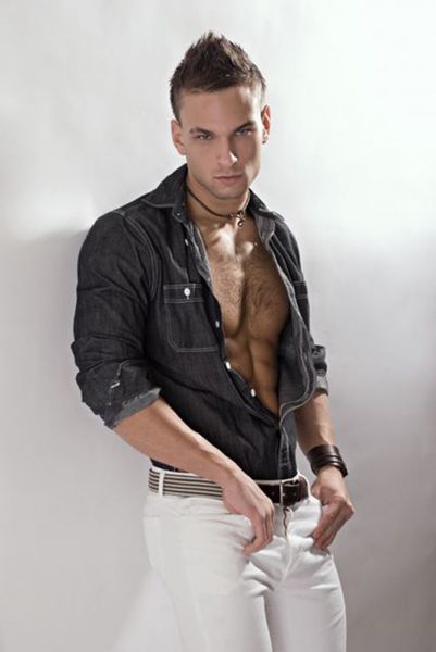 Chuck-Strogish-Sexy-Hot-Thomas-Synnamon-016-468x700.jpg