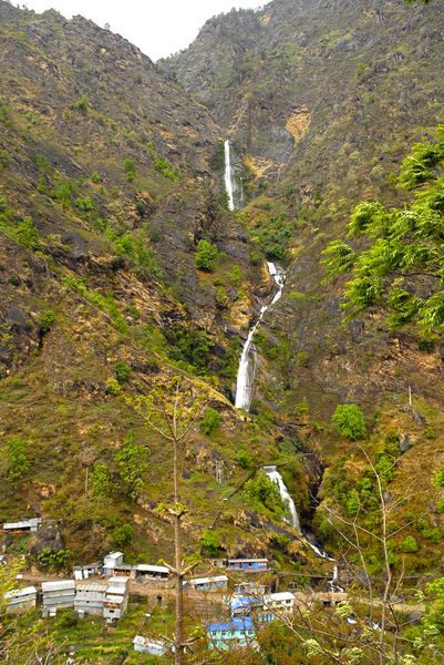 village syange 1100m cascade 110m