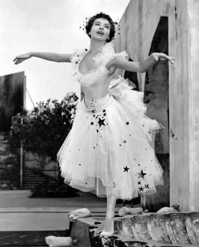 LESLIE CARON-03