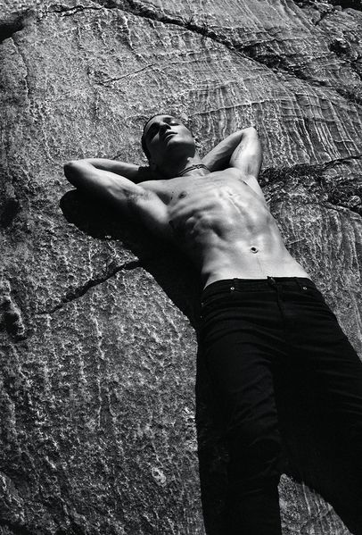 ryan-schira-rowan-papier-homotography-5.jpeg