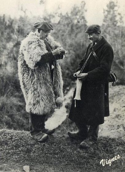Bergers filant la laine en 1910