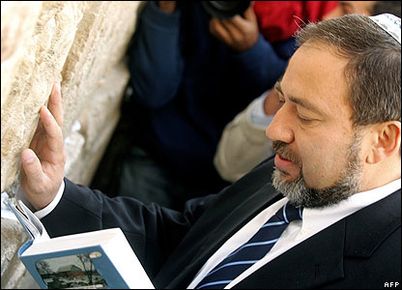 Lieberman s’en prend aux Harédims (juifs orthodoxes) !