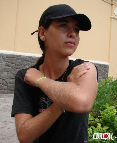 femme-poilue-bras