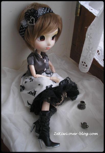 Pullip Xiao-Fan custo - Soraya at the window (3)