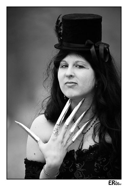 steampunk-femme-ange-noir-griffes-0178-nb.jpg