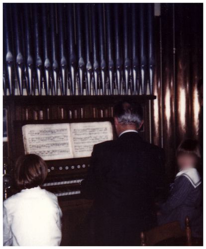 Jean Perrot à son orgue