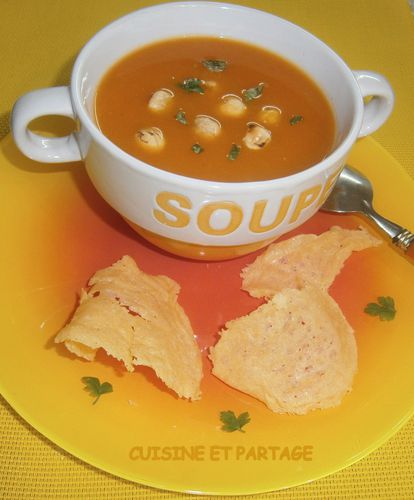 SOUPE-AU-POTIRON-ET-NOISETTE-CHIPS-PARMESAN.jpg