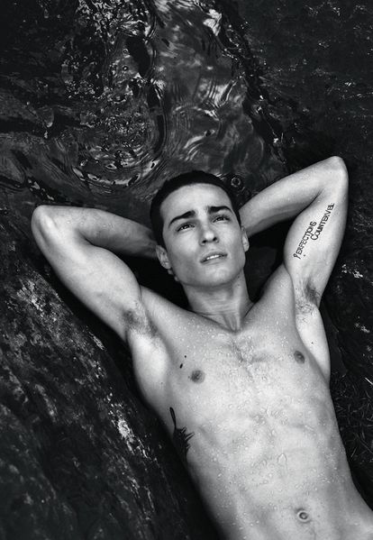 ryan-schira-rowan-papier-homotography-1.jpeg