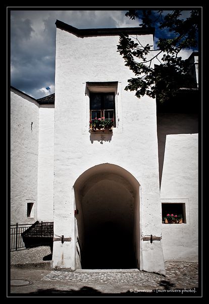 courinterieure porche escalier