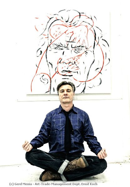 Gerd Menia in Meditationspose