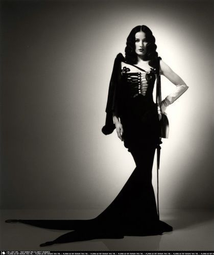 morticia-3.jpg