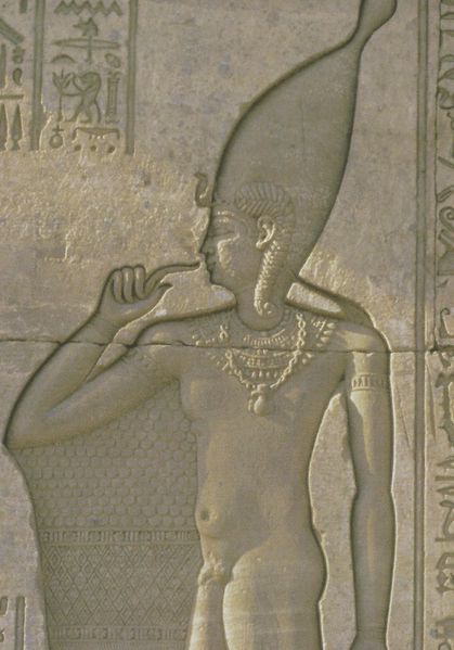Temple-de-Hathor-a-Denderah--bas-relief--le-neter-Ihy-p.jpg