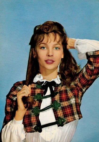 LESLIE CARON-24