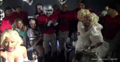 Video: Madonna kissing Nicki Minaj on ''Give Me All Your Luvin' '' video set Video: Madonna kissing Nicki Minaj on ''Give Me All Your Luvin' '' video set