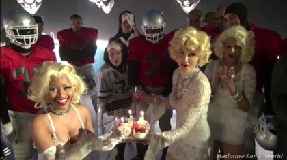 Video: Madonna kissing Nicki Minaj on ''Give Me All Your Luvin' '' video set Video: Madonna kissing Nicki Minaj on ''Give Me All Your Luvin' '' video set