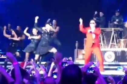 Madonna - MDNA Tour: Videos - Madonna in ''Gangnam Style'' with surprise guest PSY in New York - Nov. 13, 2012 Madonna - MDNA Tour: Videos - Madonna in ''Gangnam Style'' with surprise guest PSY in New York - Nov. 13, 2012
