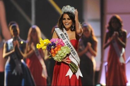 miss-Univers-2010-Jimena-Navarrete-Mexique-couronnement.jpg