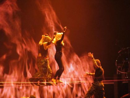 Madonna - MDNA Tour: Walking on a tightrope Madonna - MDNA Tour: Walking on a tightrope