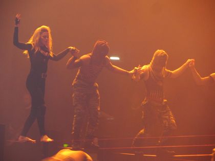 Madonna - MDNA Tour: Walking on a tightrope Madonna - MDNA Tour: Walking on a tightrope