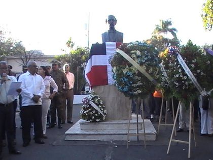 Ofrenda floral al busto a Juan Pablo Duarte