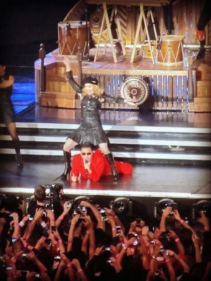 Madonna - MDNA Tour: Videos - Madonna in ''Gangnam Style'' with surprise guest PSY in New York - Nov. 13, 2012 Madonna - MDNA Tour: Videos - Madonna in ''Gangnam Style'' with surprise guest PSY in New York - Nov. 13, 2012