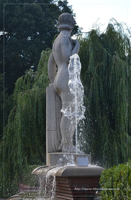 Fontaine square du Chapeau Rouge 3