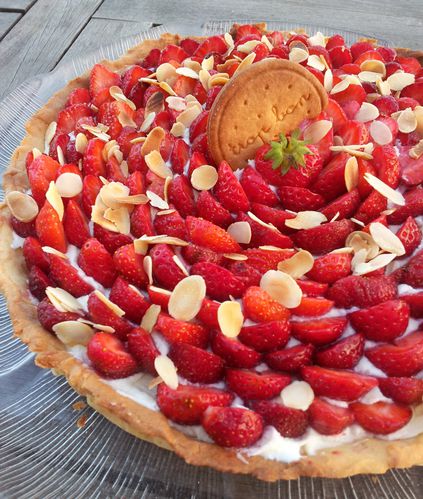 Tarte aux fraises du jardin et mousse chocolat blanc