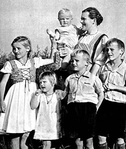 Allemagne-Famille-allemande-pere-au-front.jpg