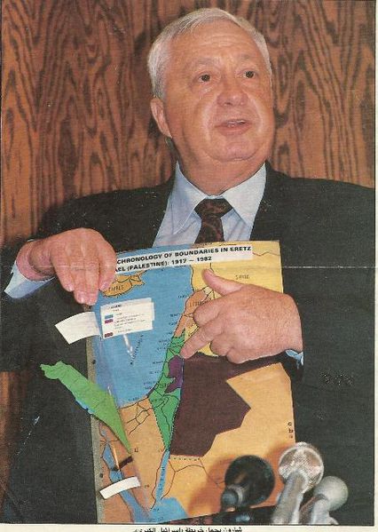 Ariel-Sahron-con-el-mapa-del-Gran-israel.jpg