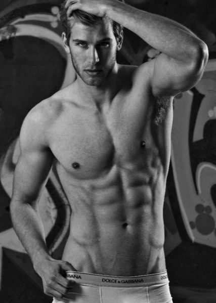 Christopher-Blom-Sexy-Model-Burbujas-De-Deseo-012-499x700.jpg
