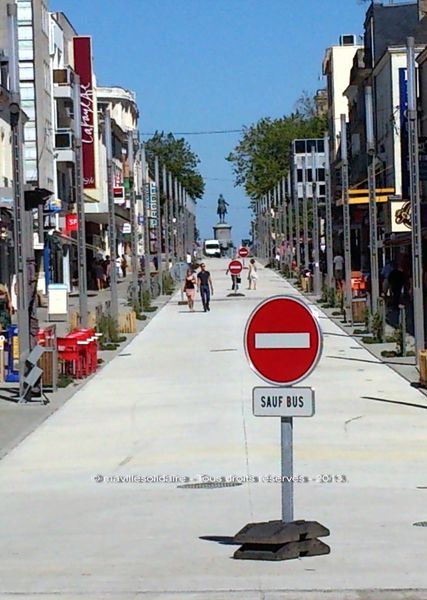 Bus place de la Vendée et rue clem (2)
