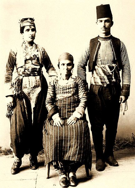 Famille albanaise de Skopje33px-Albanians of Skopje (1910)
