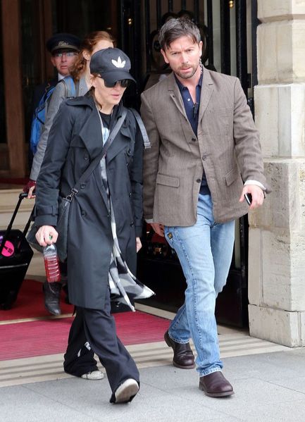 20120712-pictures-madonna-out-and-about-paris-ritz-07